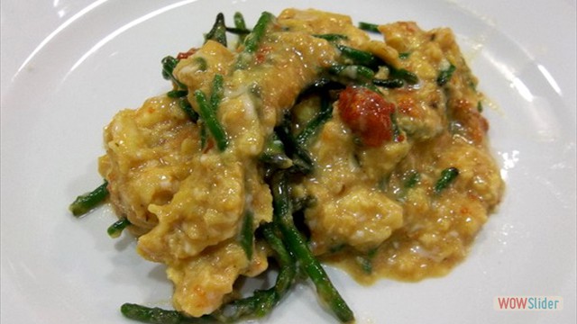 Revuelto de salicornia y huevas de erizo