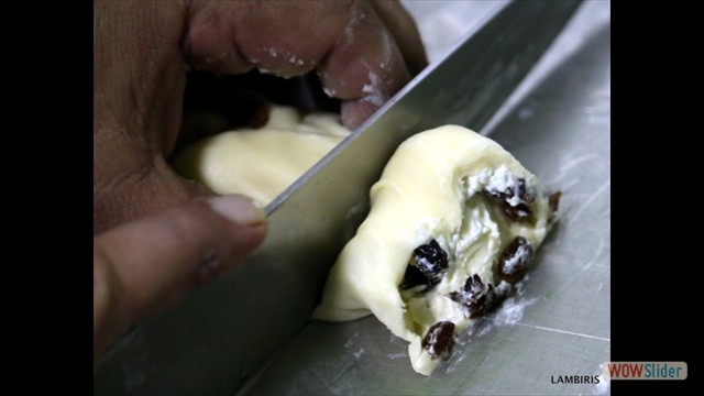 Terraza Octubre 2016 Pastelito cortando