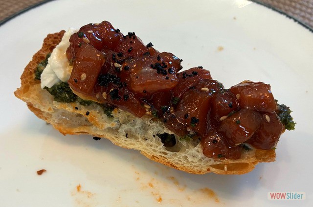 Tosta de tartar de at�n con burrata