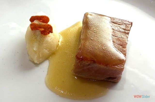 Tarantelo plancha pilpil de medula y pure de patatas