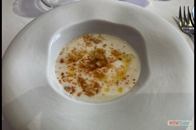 Ajo blanco y hueva en textura