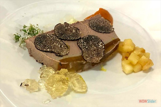 Terrina de higaditos de pollo con rodajas de trufa negra