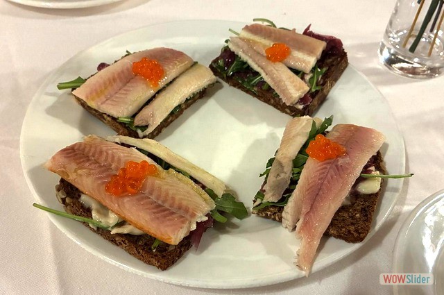 Tosta de anguila ahumada