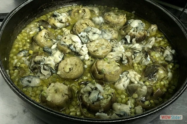 Alcauciles con ch�charos y ostiones