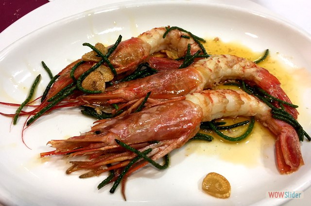 Gambones al ajillo con Salicornia